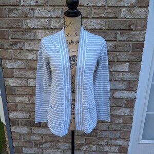 ⭐ GAP gray/white striped knit cardi Small